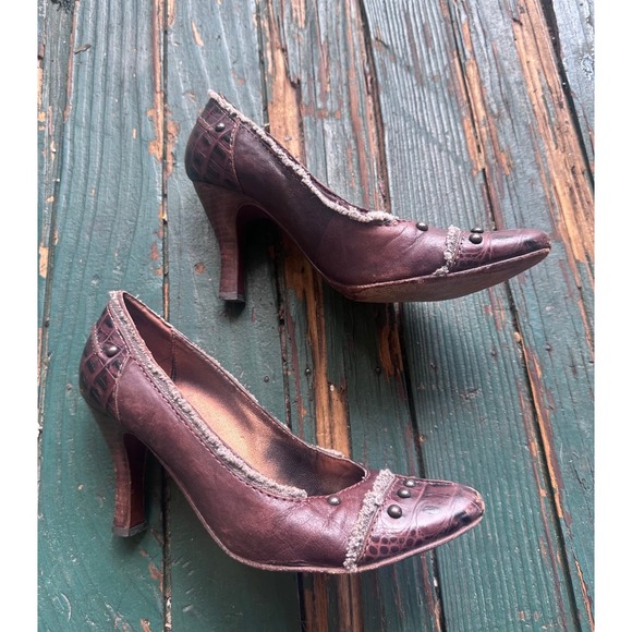 Heels - Picture 2 of 8